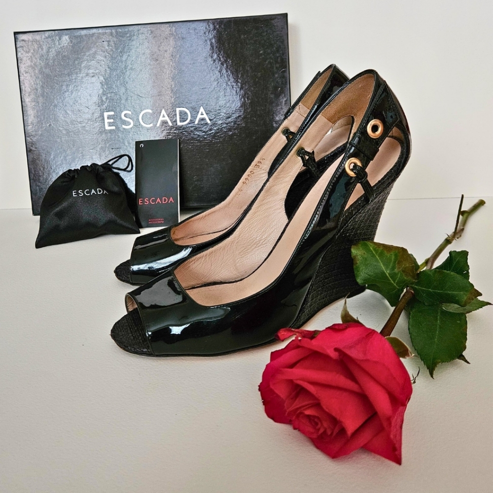 ✨️Escada Black Patent Leather Wedge Shoes with Golden Accents🖤